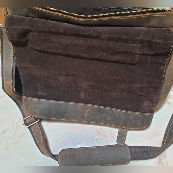 Kattee Messenger Bag - Picture 6 of 7